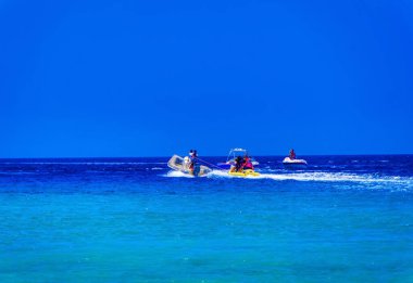 Sharm el Sheikh, Mısır, 26 Temmuz 2021: Sharm el Sheikh, Mısır 'da günlük etkinlikler sırasında turistler.