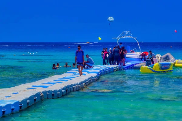 Sharm Sheikh Egipt Lipca 2021 Turyści Podczas Codziennych Zajęć Plaży — Zdjęcie stockowe