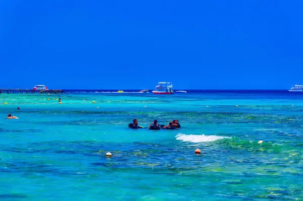 Sharm Sheikh Egipt Lipca 2021 Turyści Podczas Codziennych Zajęć Plaży — Zdjęcie stockowe
