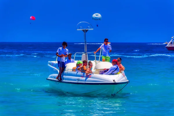 2021年7月26日 埃及沙姆沙伊赫 游客在埃及沙姆沙伊赫海滩的日常活动 — 图库照片