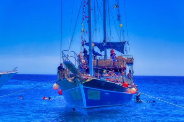 Sharm el Sheikh, Mısır, 26 Temmuz 2021: Sharm el Sheikh, Mısır 'da günlük deniz yolculuğu sırasında dalış gezisi.