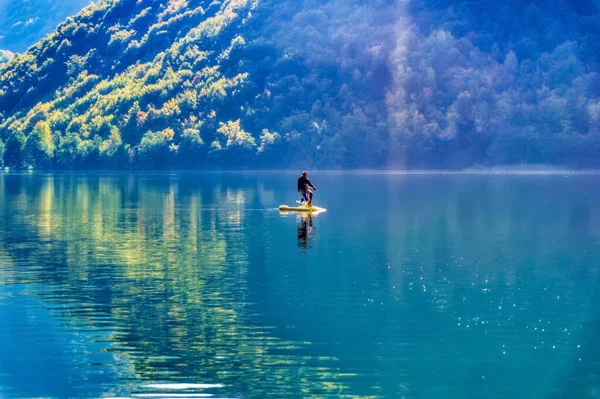 Jajce Bosnia Herzegovina October 2021 Vehicle Ride Great Pliva Lake — Stockfoto