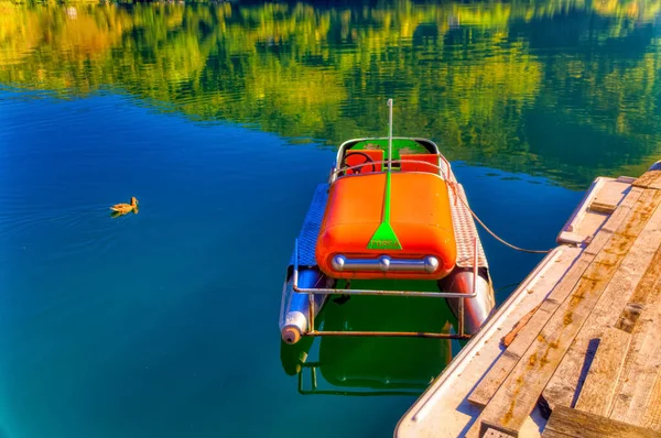 Jajce Bosnie Herzégovine Octobre 2021 Véhicule Pour Traverser Grand Lac — Photo