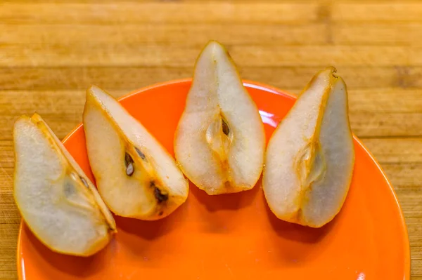 Slices Ripe Pear Standing Orange Plate — Fotografia de Stock