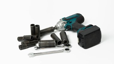 elektrik çarpması anahtarı beyaz arkaplanda izole edildi