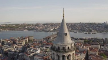 İstanbul 'daki Galata Kulesi' nin havadan görüntüsü. Türkiye 'de 4K Görüntüsü
