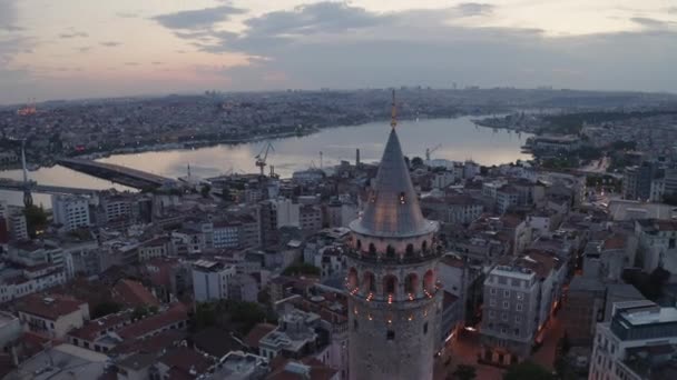 이스탄불의 갈라타 타워를 공중에서 것이다 — 비디오