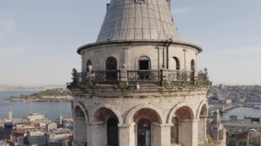 İstanbul 'daki Galata Kulesi' nin havadan görüntüsü. Türkiye 'de 4K Görüntüsü