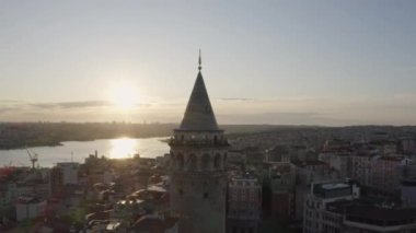 İstanbul 'daki Galata Kulesi' nin havadan görüntüsü. Türkiye 'de 4K Görüntüsü