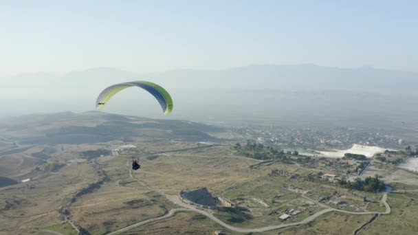 Aerial View Parachute Travertines Pamukkale — Stock video