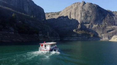 Kahramanmaras 'taki Ceyhan Nehri' nin havadan görünüşü. Türkiye 'de 4K Görüntüsü