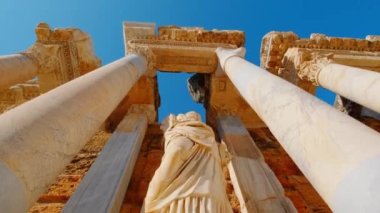 Denizli 'deki antik amfitiyatro manzarası. Türkiye 'de 4K Görüntüsü