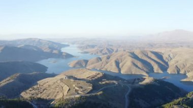 Kahramanmaras 'taki Ceyhan Nehri' nin havadan görünüşü. Türkiye 'de 4K Görüntüsü