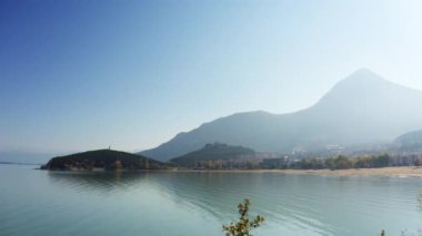 Isparta 'da Egirdir kasabası, göl ve dağ. Türkiye 'de 4K Görüntüsü