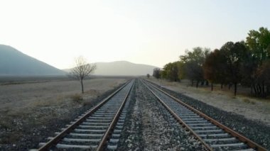 Tren yolunun havadan görünüşü. Türkiye 'de 4K Görüntüsü