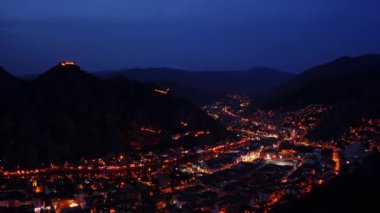 Amasya şehrinin hava manzarası. Türkiye 'de 4K Görüntüsü