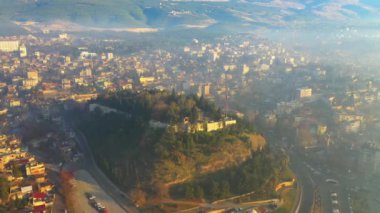 Türkiye 'deki Kahramanamaras kalesinin havadan görünüşü. 4K Görüntü