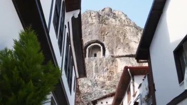 Amasya 'daki Pontus krallarının mezarları. Türkiye 'de 4K görüntü. Yüksek kalite 4k görüntü