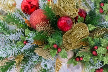 Soyut Yeni Yıl 'ın taşaklı ve dallı hayatı