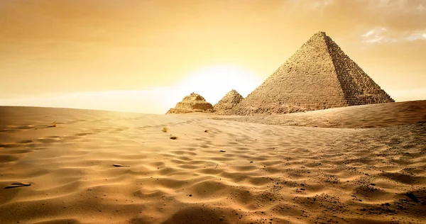 Pirámides Desierto Guiza — Foto de Stock