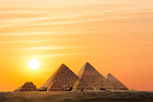 Las Pirámides Egipto Atardecer Cielo Fondo — Foto de Stock