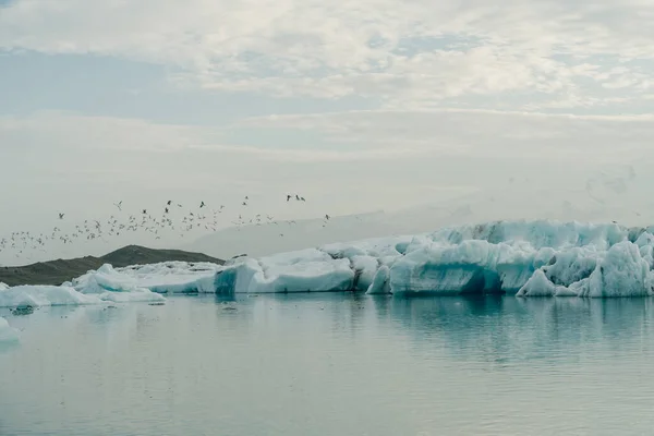 位于冰岛南部Vatnajokull国家公园的Jokulsarlon冰川湖和钻石海滩 高质量的照片 — 图库照片