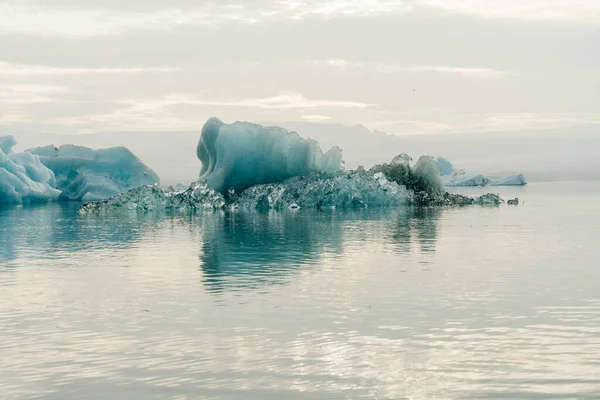 位于冰岛南部Vatnajokull国家公园的Jokulsarlon冰川湖和钻石海滩 高质量的照片 — 图库照片