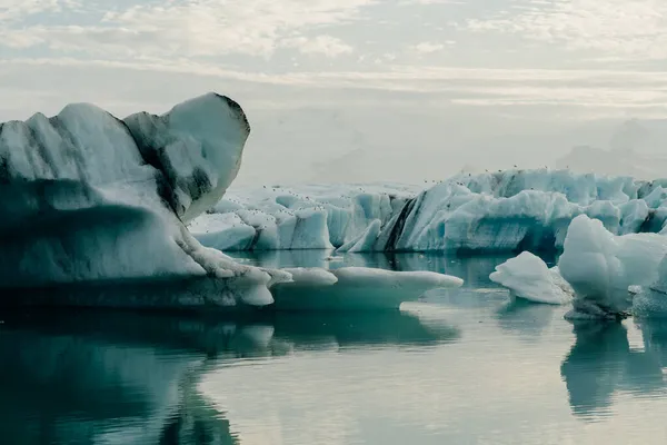 位于冰岛南部Vatnajokull国家公园的Jokulsarlon冰川湖和钻石海滩 高质量的照片 — 图库照片