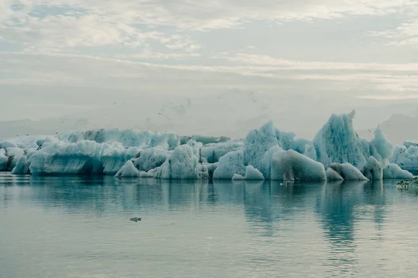 位于冰岛南部Vatnajokull国家公园的Jokulsarlon冰川湖和钻石海滩 高质量的照片 — 图库照片