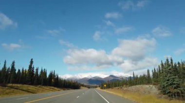 Güzel manzaralı bir yol, Alaska Hwy