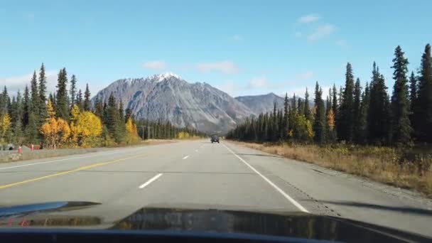 Belle vue sur une route panoramique, Alaska Hwy — Video