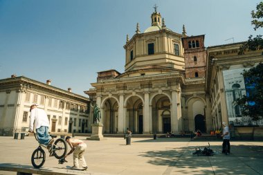 İtalya 'nın Milano şehrinde San Lorenzo Maggiore Bazilikası. Yüksek kalite fotoğraf