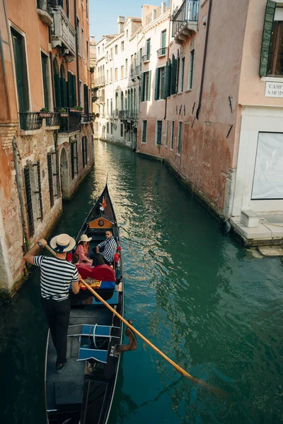 Gandolier Haciendo Trabajo Venecia Foto Alta Calidad — Foto de Stock