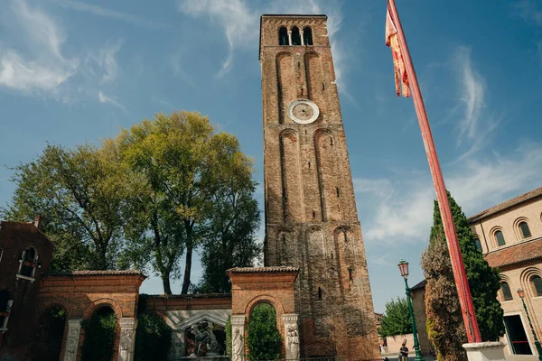 Kostel Santa Maria San Donato Cihlová Budova Zvonice Náměstí Campo — Stock fotografie