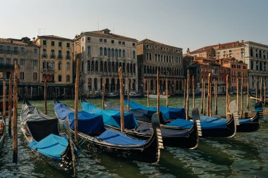 Venedik, İtalya - Haziran 2020 Venedik Büyük Kanalı gondollu, İtalya yazın, Avrupa. Yüksek kalite fotoğraf