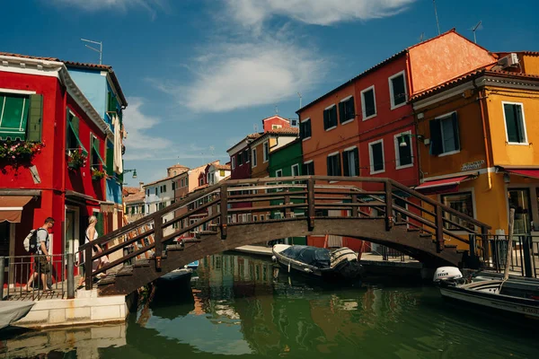 Burano Olaszország Nov 2021 Burano Sziget Gyönyörű Színes Házakkal Egy — Stock Fotó