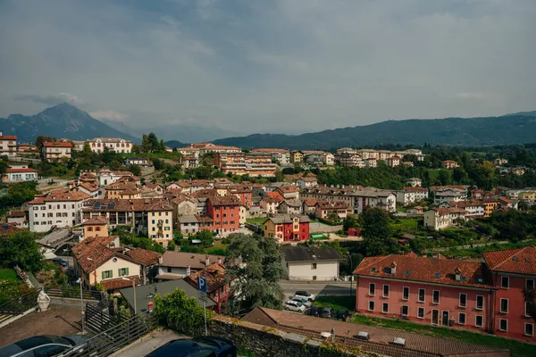 이탈리아 베네토 지방에 아름다운 벨루노 마을의 가옥들 고품질 — 스톡 사진