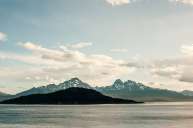Ushuaia karlı güzel dağ, Tierra del Fuego ili, Arjantin.