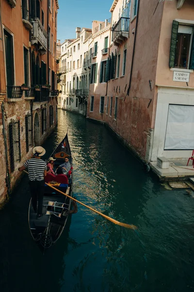 Gandolier Haciendo Trabajo Venecia Foto Alta Calidad — Foto de Stock