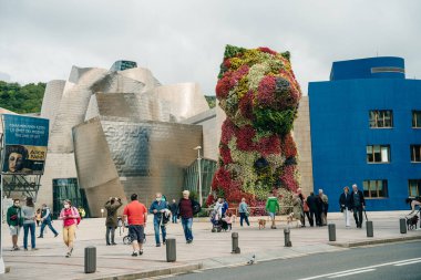 Bilbao, İspanya - sep, 2021 Puppy, Jeff Koons tarafından tasarlanan heykel. Yüksek kalite fotoğraf