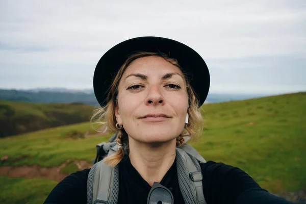 Girl Traveler Pilgrim Selfie Camino Santiago Compostela Pyrenees Navarra Spain — Stock Photo, Image