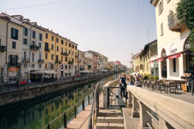 MILAN, ITALY - NOV, 2021 Milan 'daki Naviglio Grande Kanalı. Yüksek kalite fotoğraf