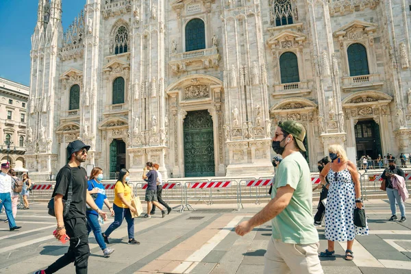米兰多莫大教堂的象征 意大利繁忙的广场 高质量的照片 — 图库照片