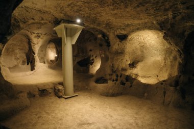 CAPPADOCIA, TURKEY - Kasım 2021 Yeraltı şehri Mazikoy veya Mazi, Kapadokya, Türkiye