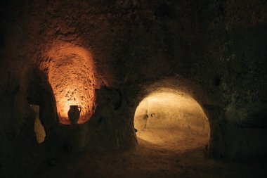 CAPPADOCIA, TURKEY - Kasım 2021 Yeraltı şehri Mazikoy veya Mazi, Kapadokya, Türkiye