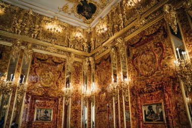 Saint-Petersburg, Rusya - Ağustos 2021: İçişleri Amber Odası, Catherine Sarayı. Yüksek kalite fotoğraf