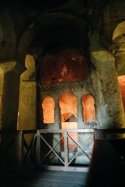 Grottkyrka Goreme Friluftsmuseum Kappadokien Turkiet Vacker Sommardag Högkvalitativt Foto — Stockfoto