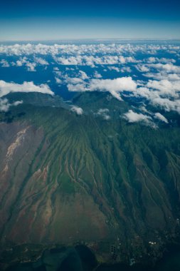 Hawaii adaları üzerindeki bulutlar. Yüksek kalite fotoğraf
