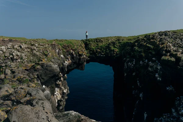 Most Famous Rock Formation Arnarstapi Area Gatklettur Hole Rock High — Stock Photo, Image