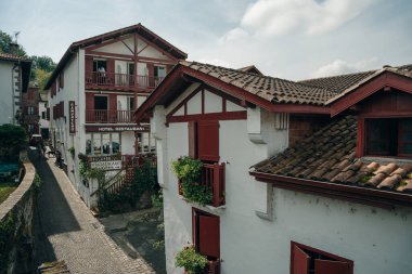 Saint Jean Pied de Port, Camino de Santiago, Fransa, UNESCO 'nun geleneksel başlangıç noktasıdır - Santiago de Compostela' ya Pilgrim Yolu. Yüksek kalite fotoğraf